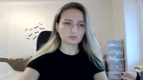 cora_fora online show from November 11, 2025, 12:16 pm