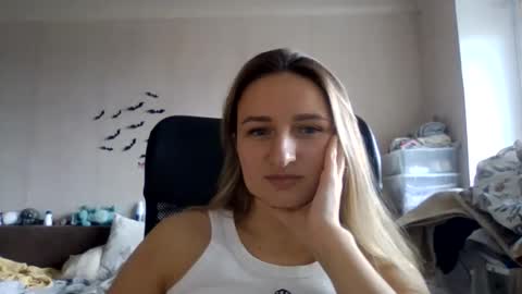 cora_fora online show from November 25, 2025, 11:32 am