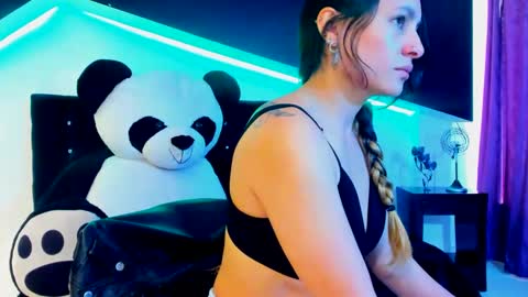 Coral  online show from February 18, 2025, 12:28 pm