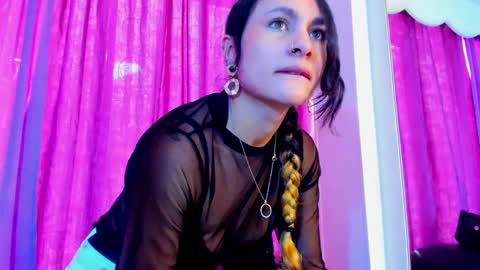 Coral  online show from February 19, 2025, 12:33 pm