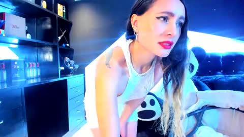 Coral  online show from February 28, 2025, 3:26 pm