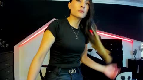 Coral  online show from March 8, 2025, 1:03 pm