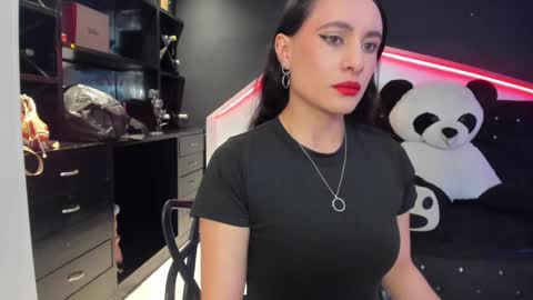 Coral  online show from September 23, 2025, 1:03 pm