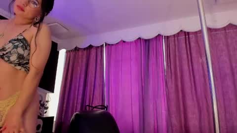 Snapshot of coral_gibson chatting on May 7, 2026, 5:29 pm Coral online show from May 7, 2026, 5:29 pm