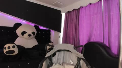 Snapshot of coral_gibson chatting on June 6, 2026, 2:33 pm Coral online show from June 6, 2026, 2:33 pm