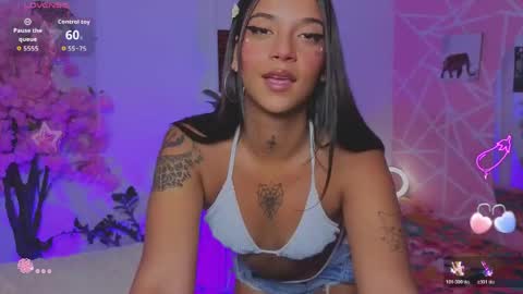 coral_larsson online show from May 3, 2026, 10:49 pm