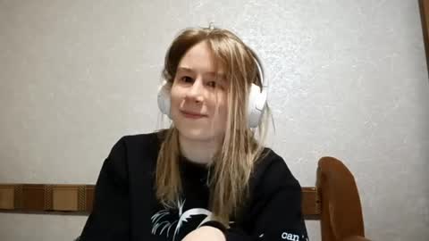 Snapshot of coraliepenick chatting on May 30, 2026, 12:13 pm Niki online show from May 30, 2026, 12:13 pm