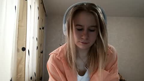 Snapshot of coraliepenick chatting on May 31, 2026, 12:45 pm Niki online show from May 31, 2026, 12:45 pm