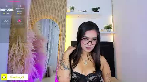 Snapshot of coraline_v chatting on June 10, 2026, 12:37 pm Coraline connected from 10 pm to 6 am Colombia time online show from June 10, 2026, 12:37 pm