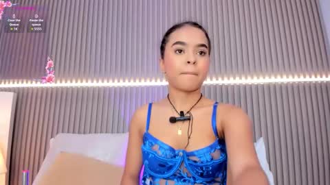 coralineross_ online show from September 10, 2025, 10:59 am