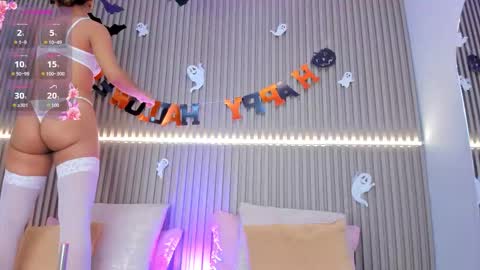 coralineross_ online show from October 15, 2025, 11:10 am