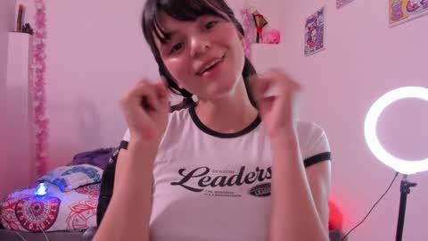 Snapshot of coralinexxx07 chatting on November 19, 2025, 3:12 pm Coraline uwu Bienvenidos al dulce mundo de Coraline Hola amores soy Coraline Una chica tierna juguetona online show from November 19, 2025, 3:12 pm