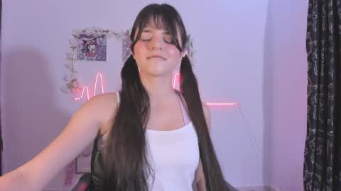 Snapshot of coralinexxx07 chatting on April 25, 2026, 3:42 am Coraline uwu Bienvenidos al dulce mundo de Coraline Hola amores soy Coraline Una chica tierna juguetona online show from April 25, 2026, 3:42 am