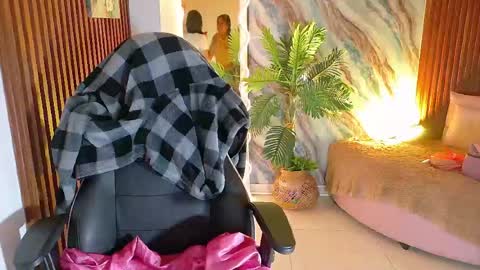 Snapshot of corall_tay1 chatting on May 21, 2026, 11:39 am corall_tay1 online show from May 21, 2026, 11:39 am