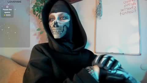 Snapshot of cos_operator chatting on October 30, 2025, 7:14 pm cos_operator online show from October 30, 2025, 7:14 pm