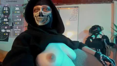 Snapshot of cos_operator chatting on November 25, 2025, 8:20 pm cos_operator online show from November 25, 2025, 8:20 pm