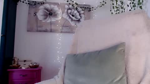 Snapshot of cosmicfairy chatting on February 10, 2025, 12:08 pm Lydia online show from February 10, 2025, 12:08 pm