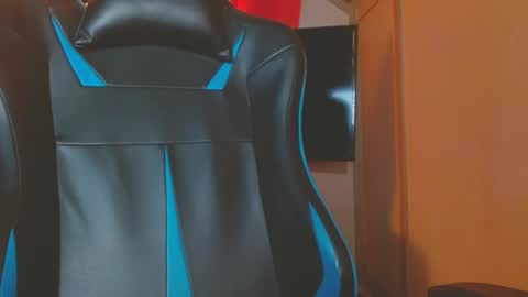 Snapshot of cosmicjones88 chatting on January 20, 2025, 5:04 am cosmicjones88 online show from January 20, 2025, 5:04 am