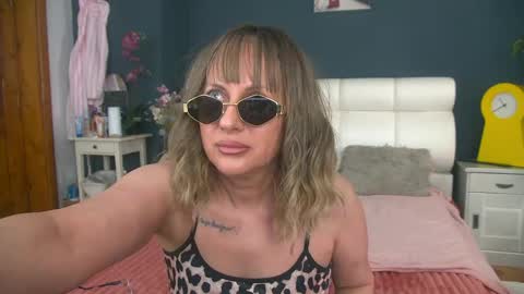 cougarmilf_ online show from April 26, 2026, 2:04 pm