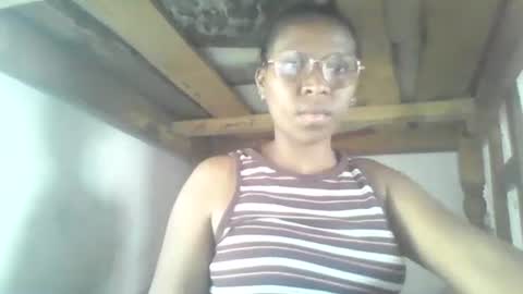 Snapshot of couleur_vanille chatting on February 9, 2026, 6:06 am couleur_vanille online show from February 9, 2026, 6:06 am