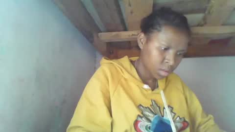 Snapshot of couleur_vanille chatting on April 20, 2026, 6:05 am couleur_vanille online show from April 20, 2026, 6:05 am