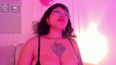 Snapshot of countesslayla chatting on May 21, 2026, 2:13 pm countesslayla online show from May 21, 2026, 2:13 pm