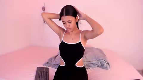 Snapshot of couple777sexy chatting on November 2, 2025, 7:27 pm Andri online show from November 2, 2025, 7:27 pm