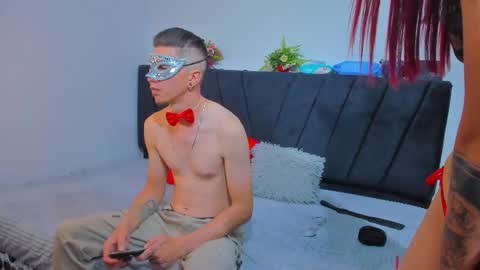 Snapshot of couple_2533 chatting on October 31, 2025, 9:54 am couple_2533 online show from October 31, 2025, 9:54 am