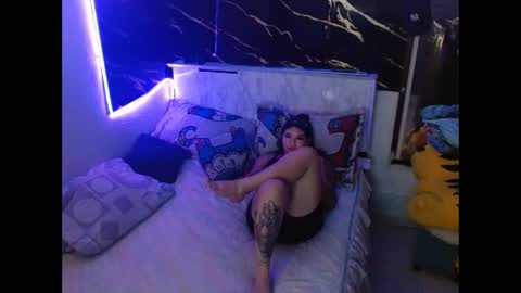 couple_hot77 online show from April 16, 2026, 11:07 pm