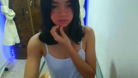 Snapshot of couple_hot_xxxz chatting on November 17, 2025, 12:27 am couple_hot_xxxz online show from November 17, 2025, 12:27 am