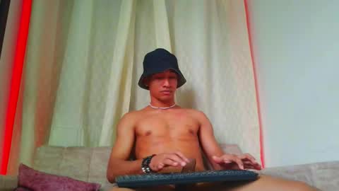 couple_hot_xxxz online show from March 20, 2026, 9:30 pm