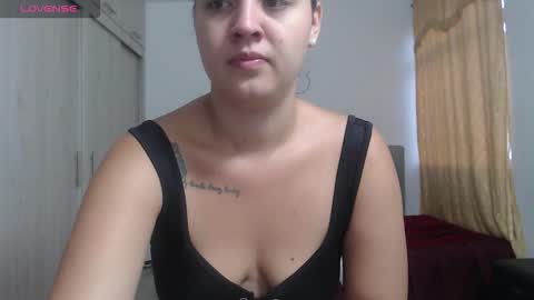 Snapshot of couple_sexandlove chatting on October 24, 2025, 11:17 am ALEJANDRO Y EMILY online show from October 24, 2025, 11:17 am