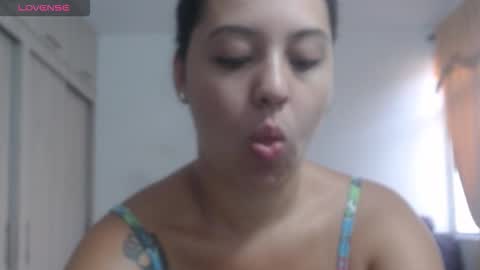 Snapshot of couple_sexandlove chatting on December 2, 2025, 12:32 pm ALEJANDRO Y EMILY online show from December 2, 2025, 12:32 pm