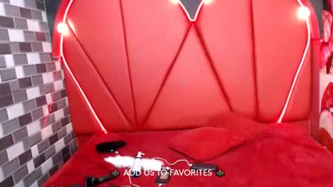 MIA LIZ AND SAM online show from February 23, 2025, 11:47 pm