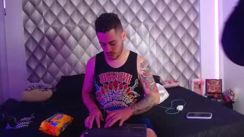 Snapshot of couplelatin17xxx chatting on March 22, 2026, 4:05 am Couplelatin online show from March 22, 2026, 4:05 am