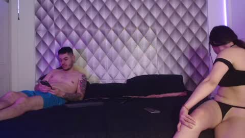 Snapshot of couplelatin17xxx chatting on April 2, 2026, 10:02 am Couplelatin online show from April 2, 2026, 10:02 am