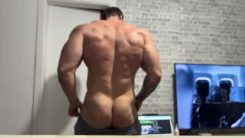 couplemuscle40 online show from October 9, 2025, 2:20 am
