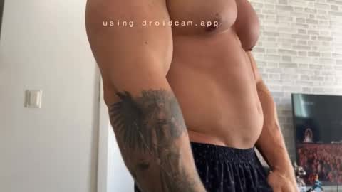 couplemuscle40 online show from November 11, 2025, 1:44 pm