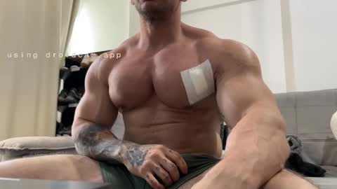 couplemuscle40 online show from November 20, 2025, 2:17 pm