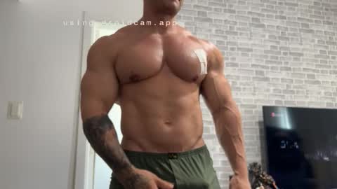 couplemuscle40 online show from November 25, 2025, 4:07 pm