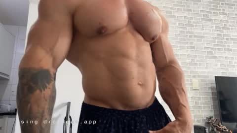 couplemuscle40 online show from January 8, 2026, 4:20 pm