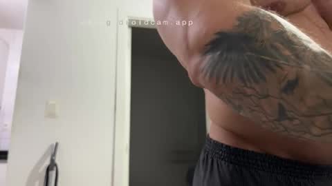 couplemuscle40 online show from March 4, 2026, 1:44 am