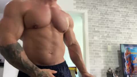 couplemuscle40 online show from April 17, 2026, 4:43 pm