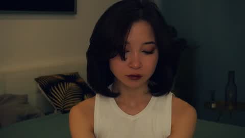 Yui online show from February 8, 2025, 7:04 am