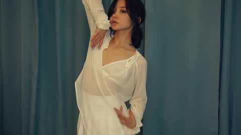 Yui online show from February 13, 2025, 1:48 pm