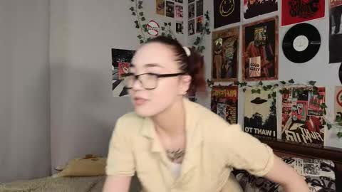 Yuna online show from November 21, 2025, 8:29 pm