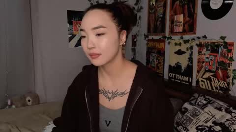 Yuna online show from November 29, 2025, 8:23 pm