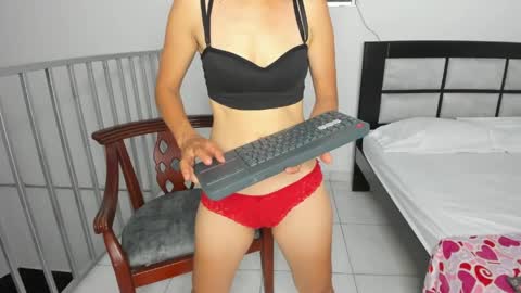 Snapshot of cowmarce chatting on May 5, 2026, 1:46 am Marce Online 1pm - 7pm gmt-5 online show from May 5, 2026, 1:46 am