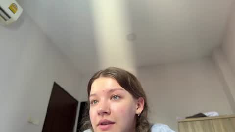 Snapshot of coyness_geneva chatting on January 23, 2025, 5:24 am Geneva online show from January 23, 2025, 5:24 am