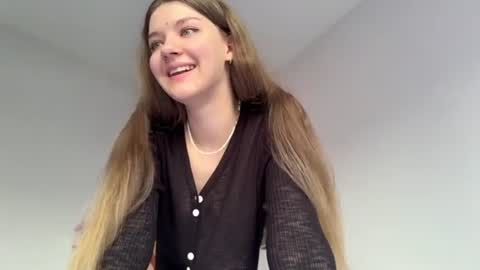 Snapshot of coyness_geneva chatting on February 6, 2025, 6:08 am Geneva online show from February 6, 2025, 6:08 am